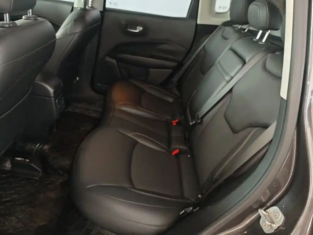 Jeep Compass 2018 — фото 17