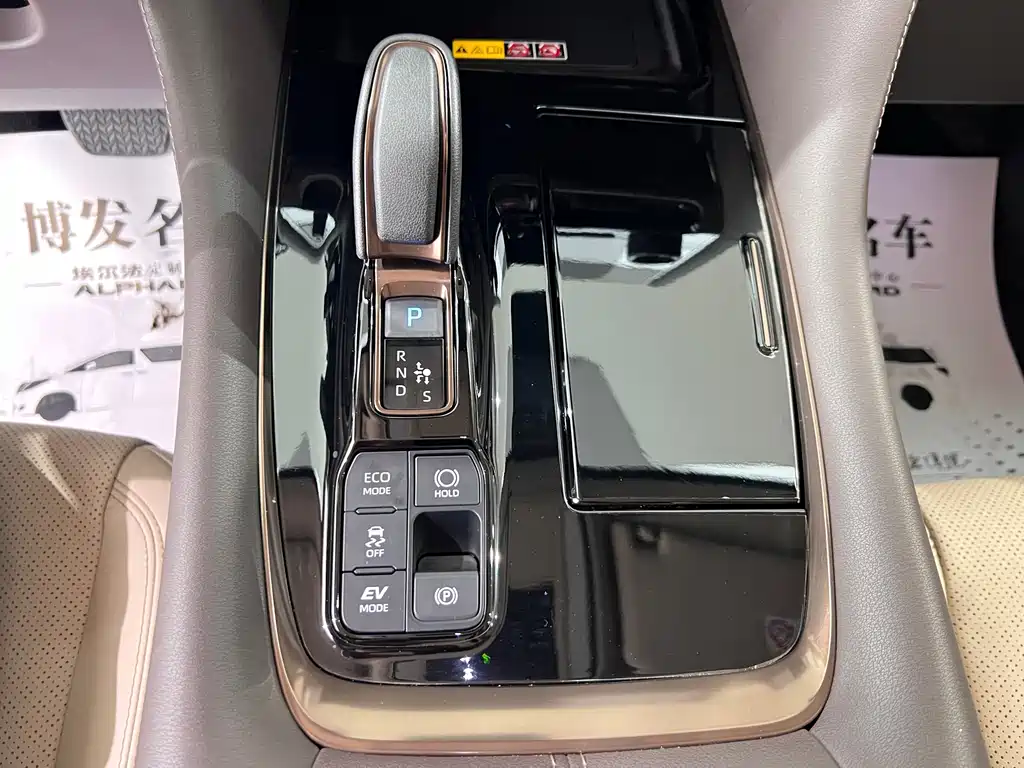 Toyota Vellfire 2023 — фото 26