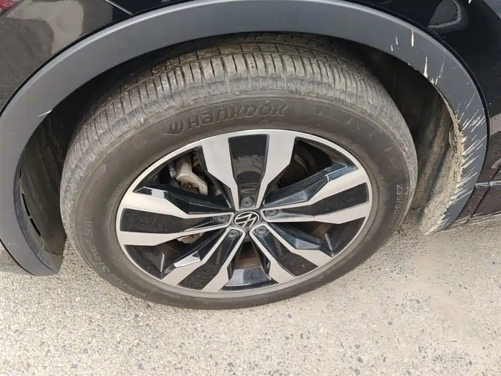 Volkswagen Tiguan L 2023 — фото 23