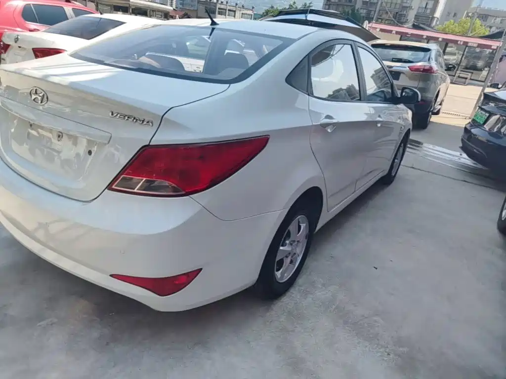 Hyundai Accent 2015 — фото 8