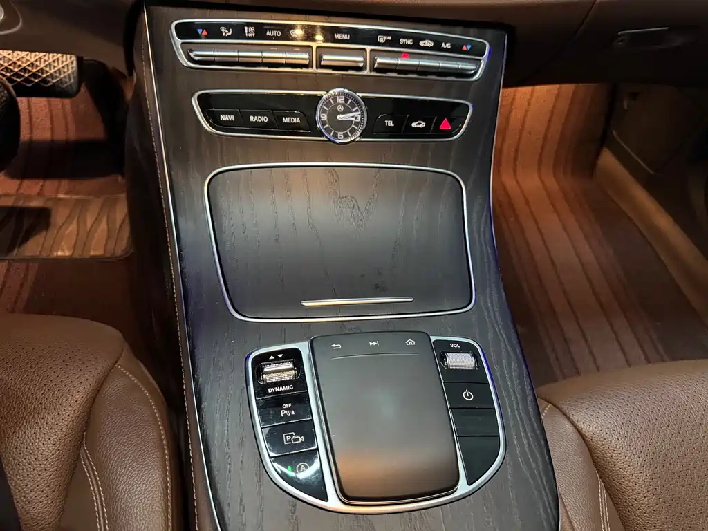 Mercedes-Benz E-Class 2019 — фото 10