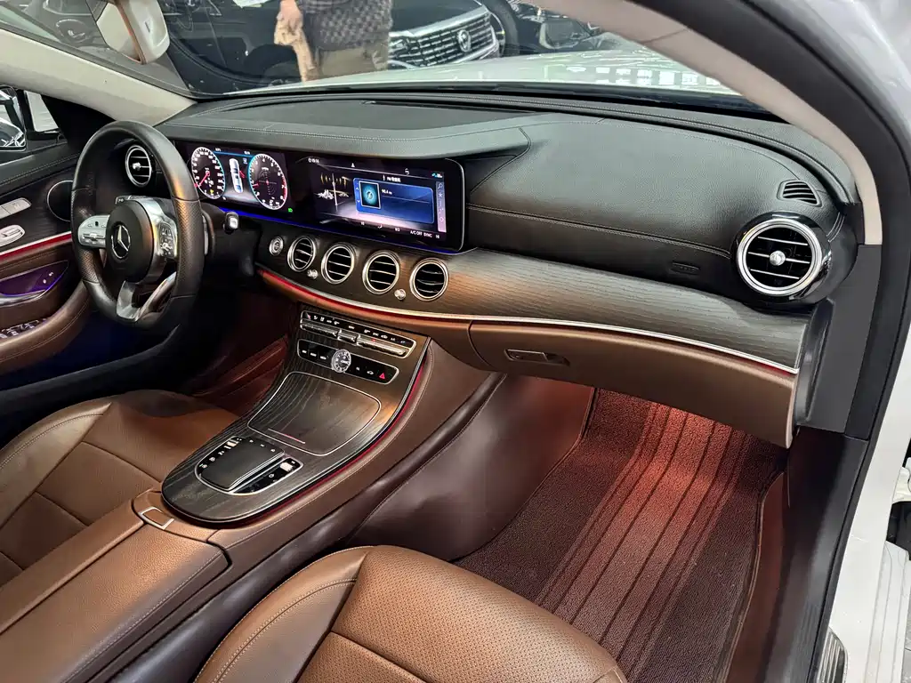 Mercedes-Benz E-Class 2019 — фото 18