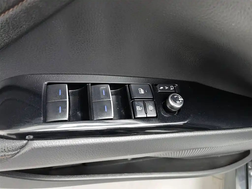 Toyota Camry 2022 — фото 9