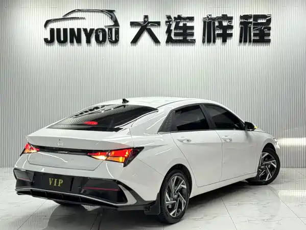 Hyundai Elantra 2024