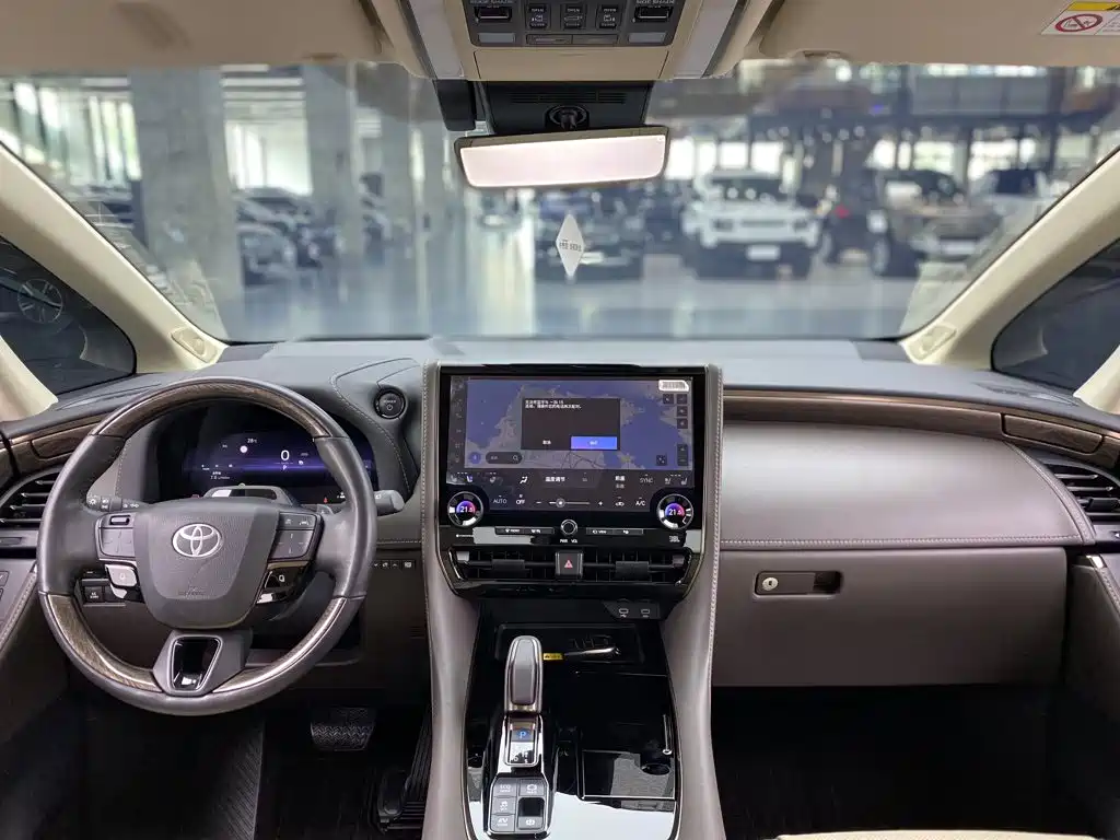 Toyota Alphard 2024 — фото 12