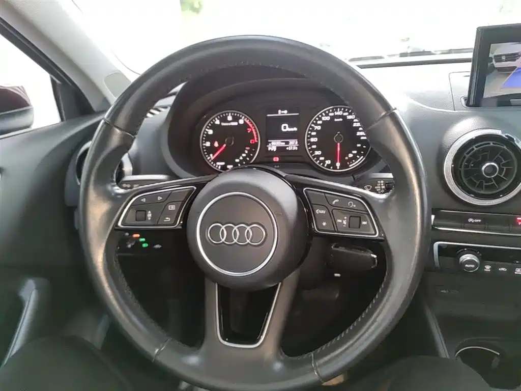 Audi A3 2018 — фото 11