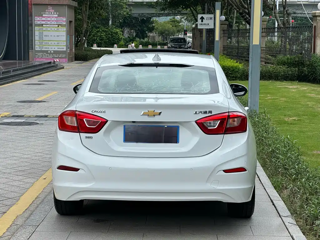 Chevrolet Cruze 2018 — фото 11