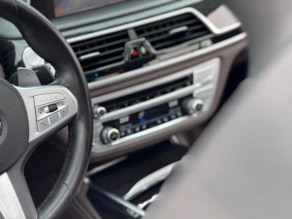 BMW 7 Series 2021 — фото 13