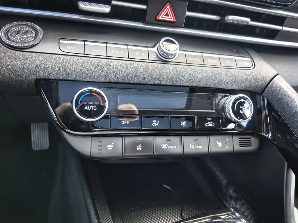 Hyundai Elantra 2023 — фото 15