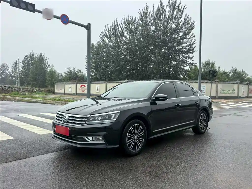 Volkswagen Passat 2018 — фото 1