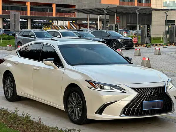 Lexus ES 2022