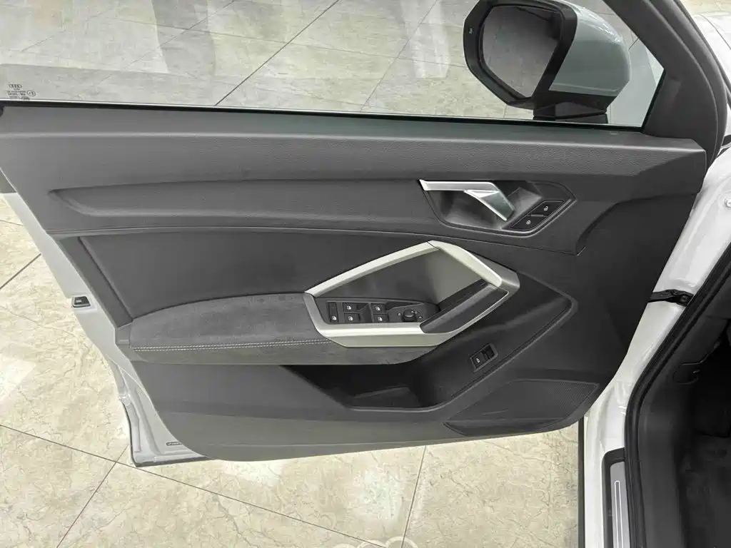Audi Q3 2023 — фото 10