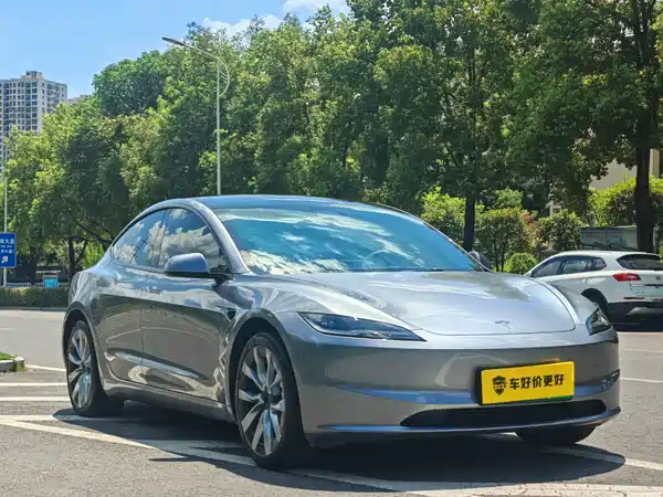 Tesla Model 3 2024