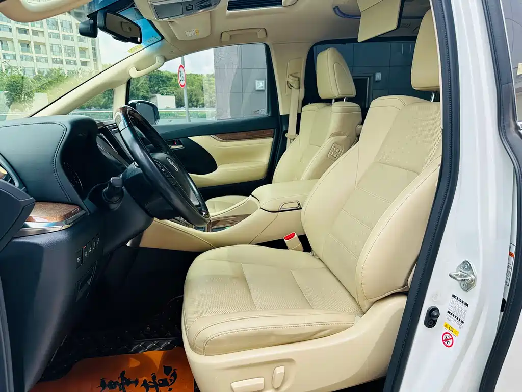 Toyota Alphard 2017 — фото 9