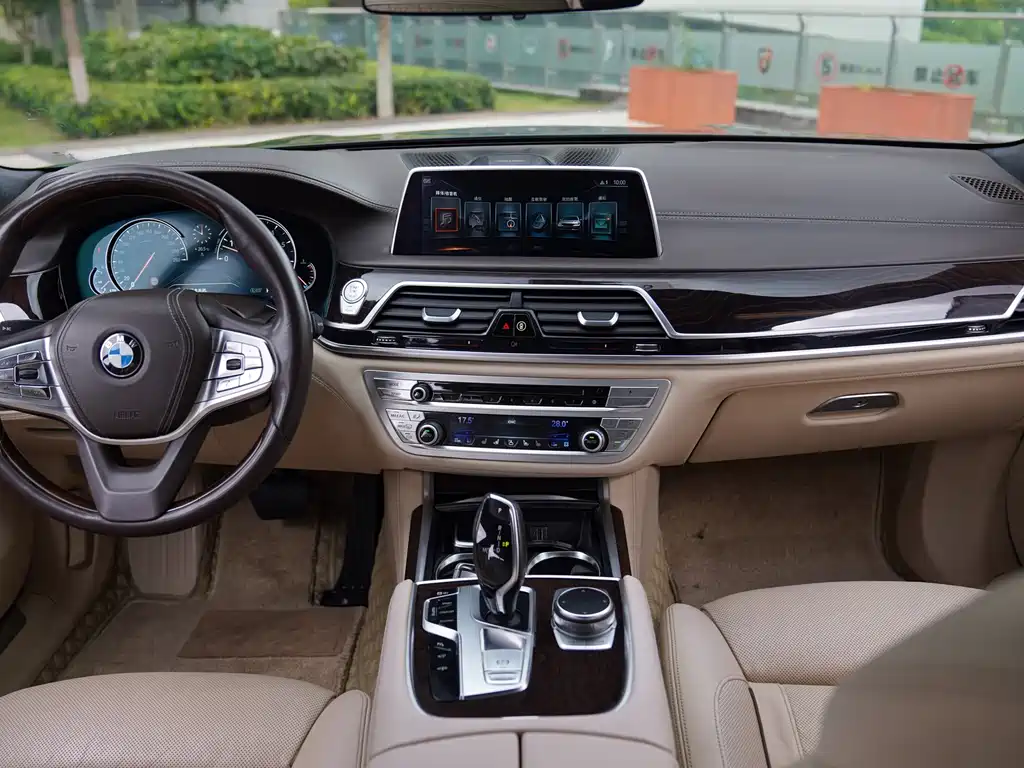 BMW 7 Series 2015 — фото 15