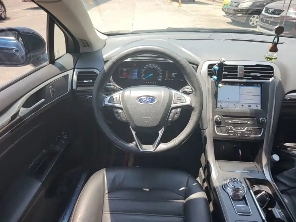 Ford Mondeo 2017 — фото 11