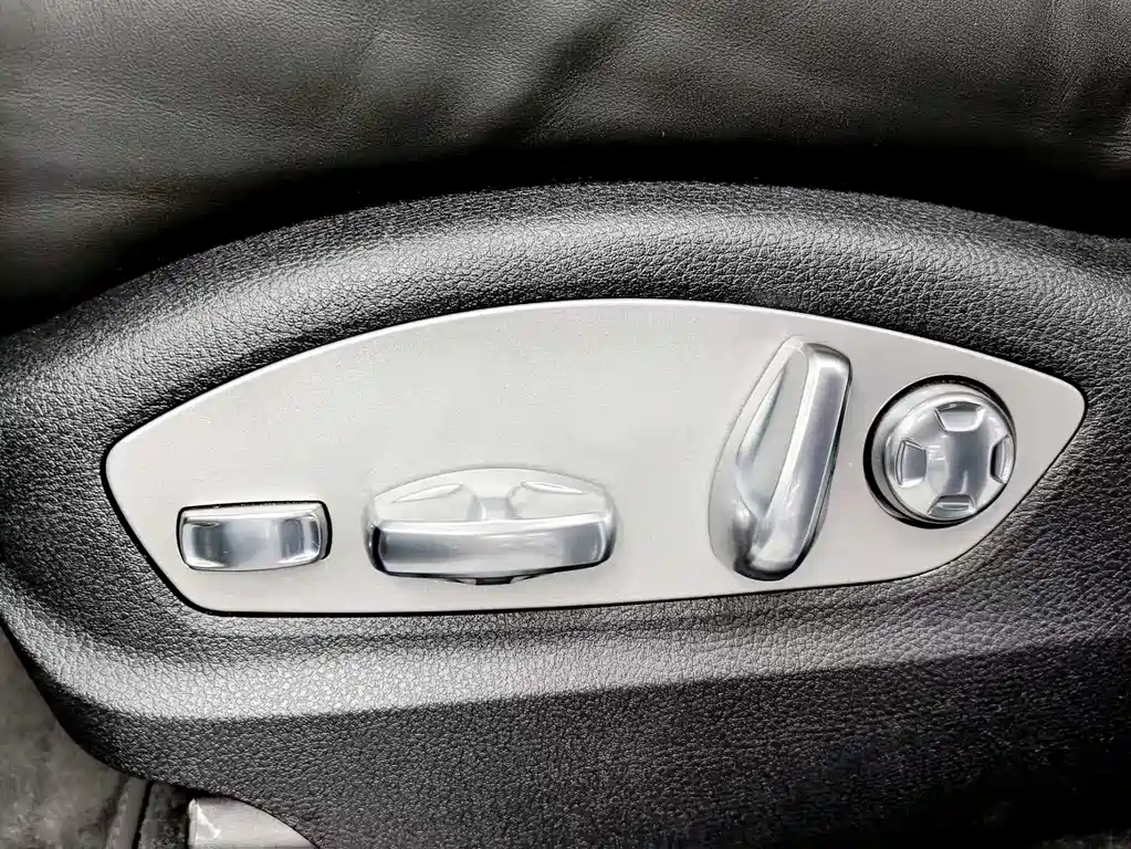 Porsche Macan 2020 — фото 16