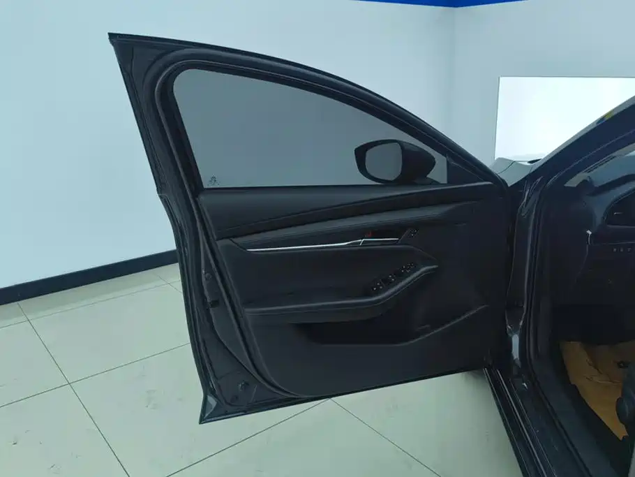 Mazda 3 Axela 2024