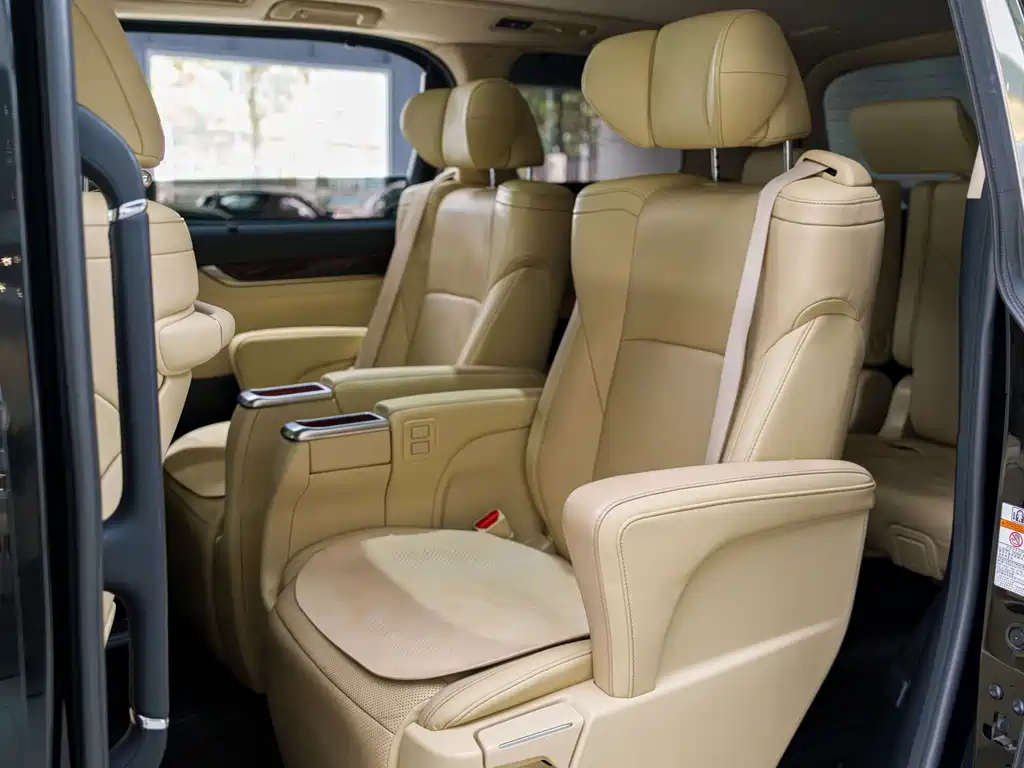 Toyota Alphard 2018 — фото 13