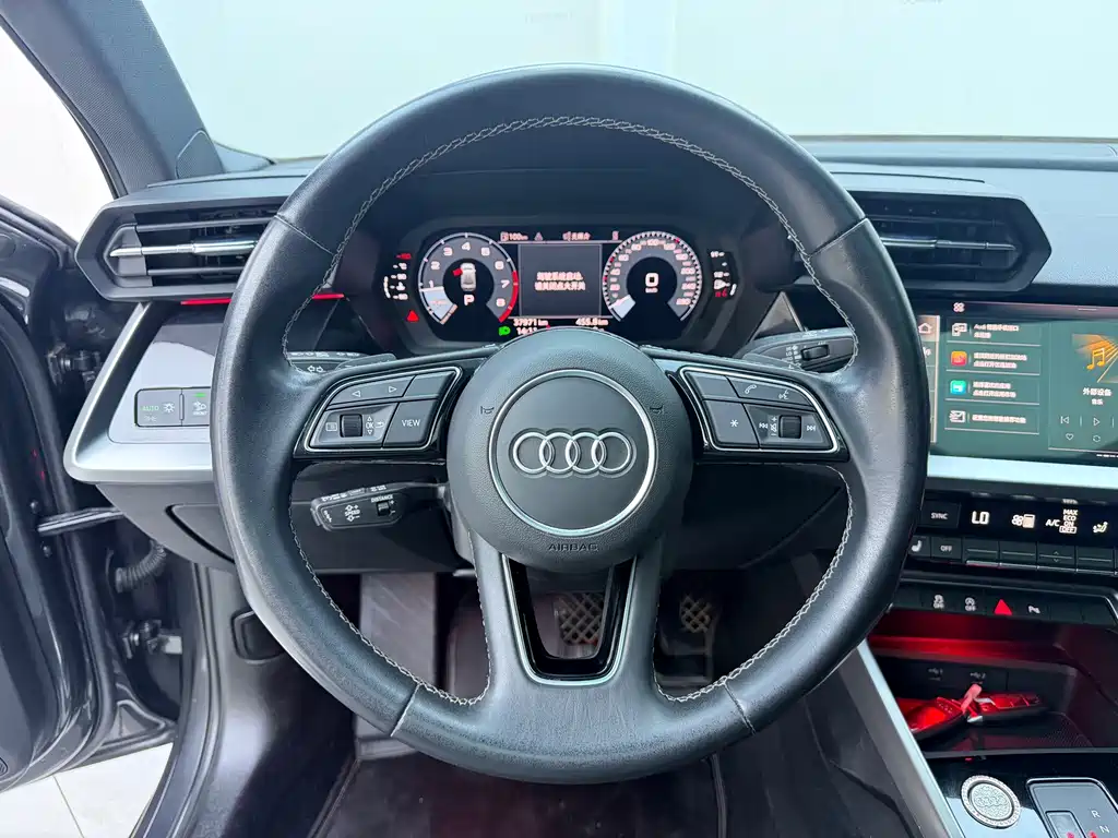 Audi A3 2023 — фото 10