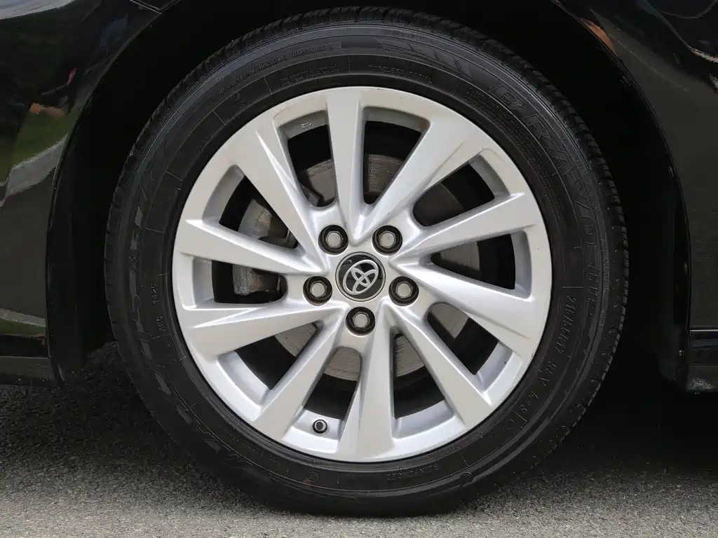 Toyota Camry 2022 — фото 17