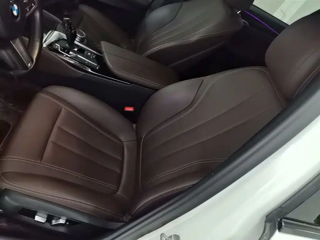 BMW 5 Series 2019 — фото 15