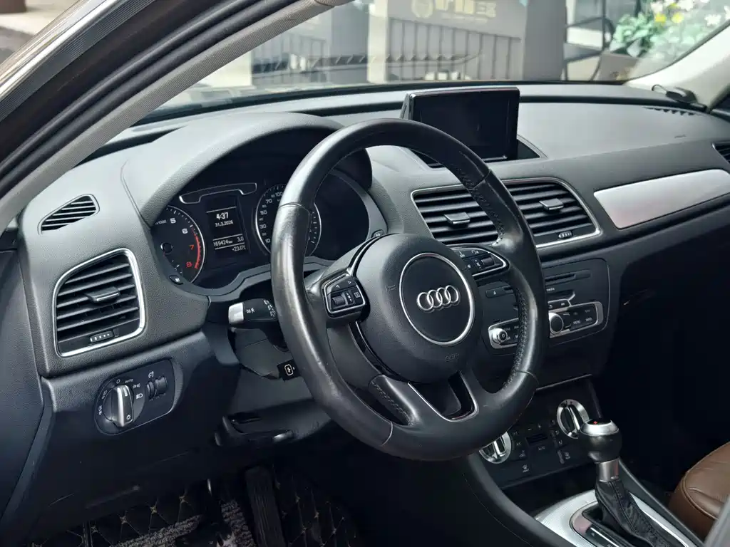 Audi Q3 2014 — фото 10