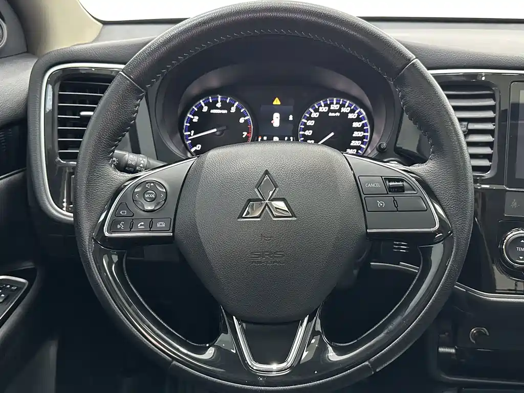 Mitsubishi Outlander 2022 — фото 12