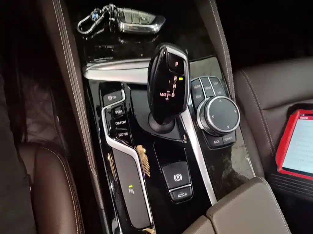 BMW 5 Series 2019 — фото 14