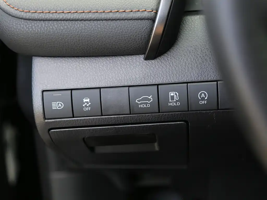 Toyota Camry 2022 — фото 12