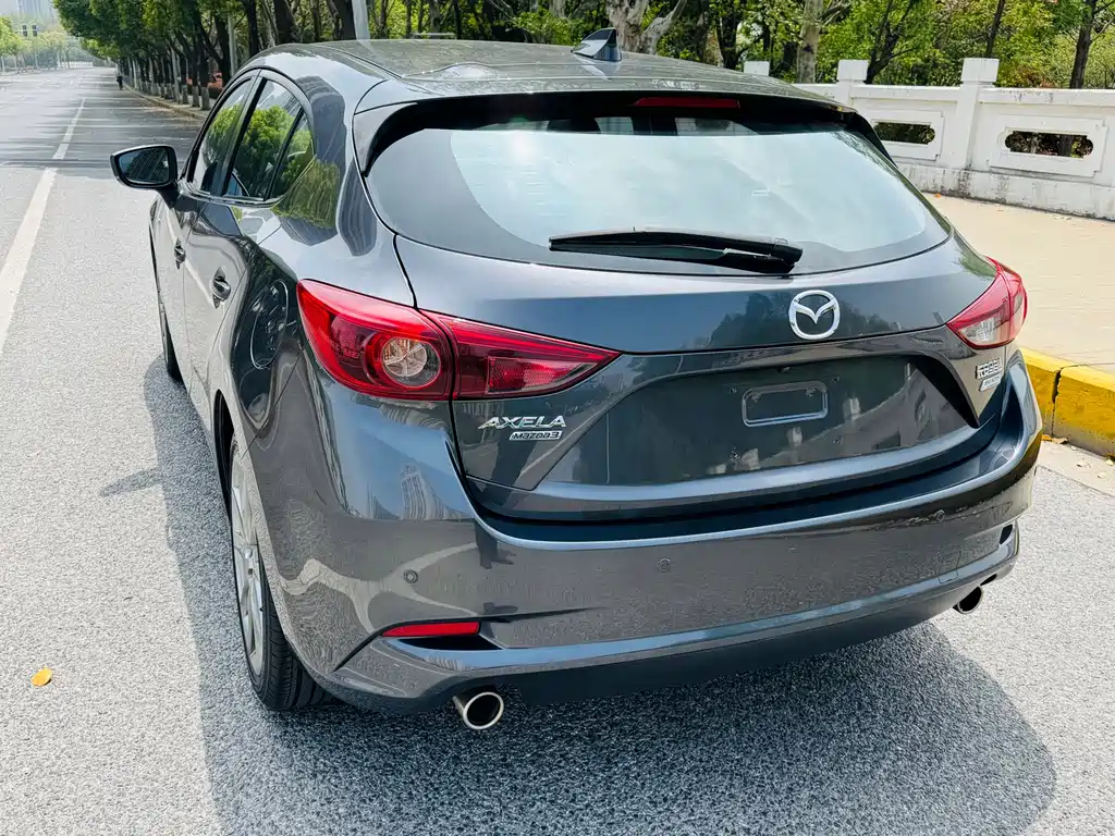 Mazda 3 Axela 2018 — фото 10
