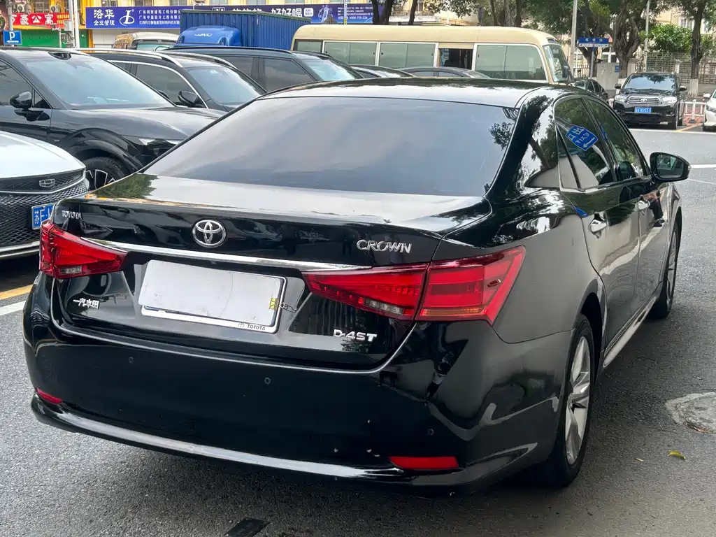 Toyota Crown 2017 — фото 5