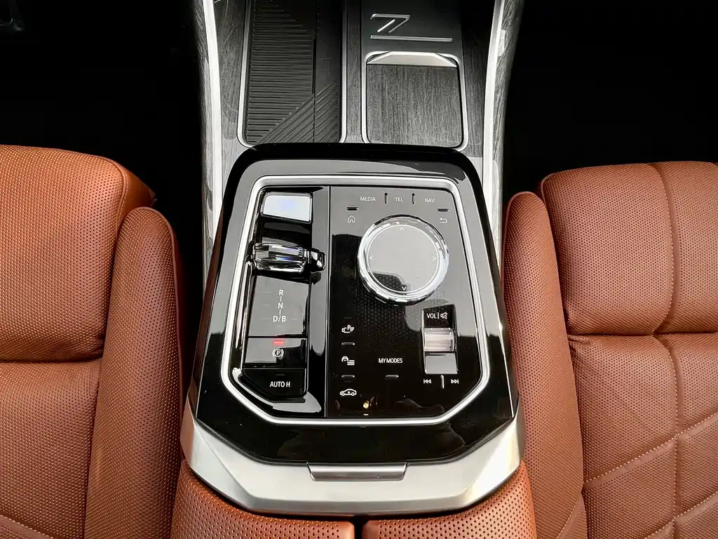 BMW i7 2023 — фото 17