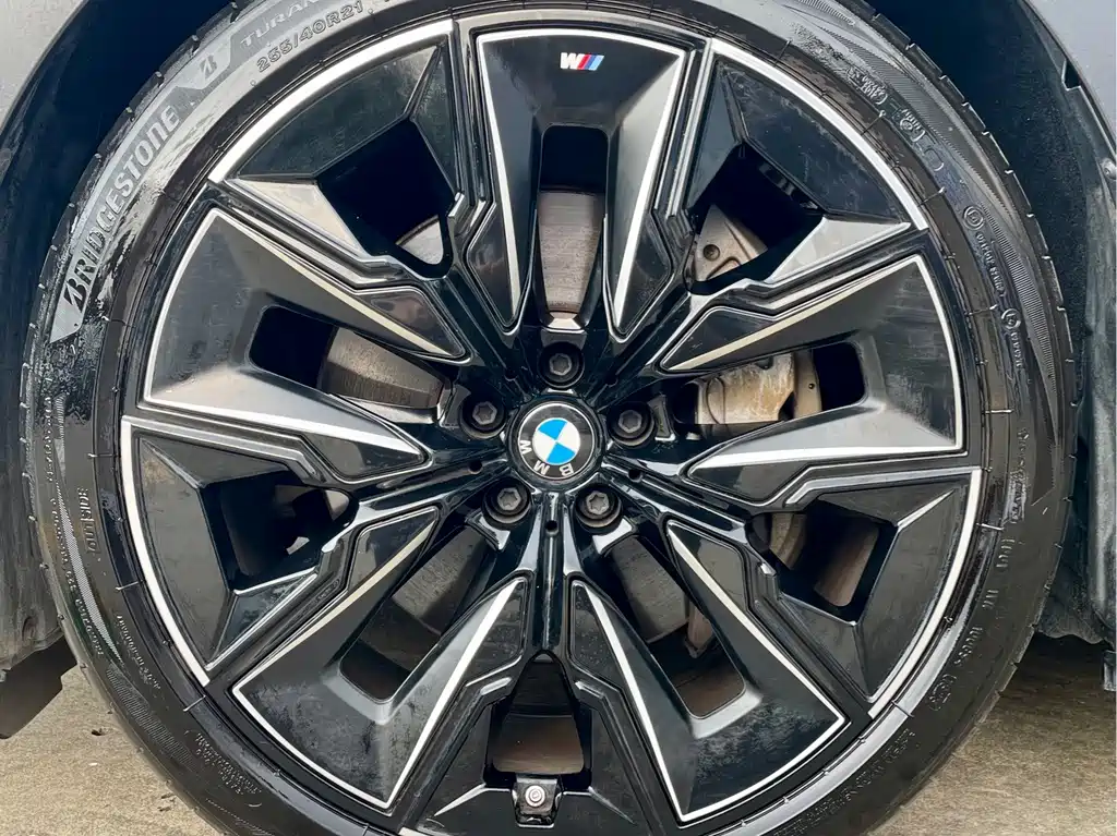 BMW i7 2023 — фото 20