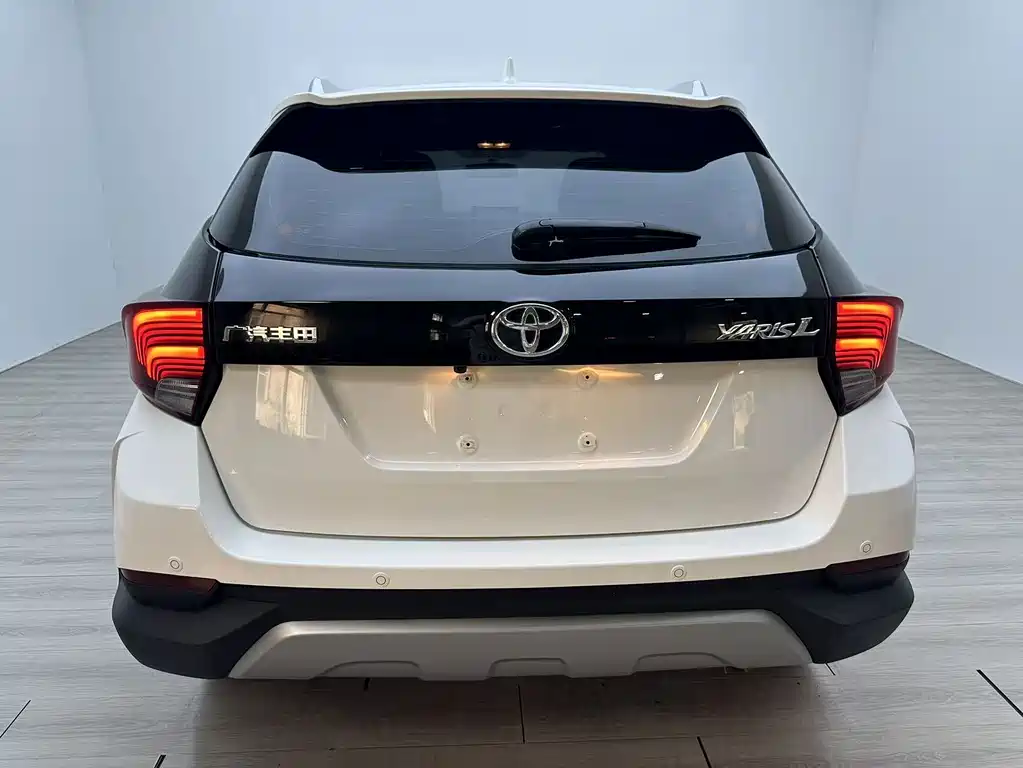 Toyota Yaris L 2022 — фото 4