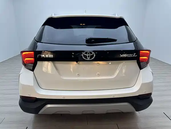 Toyota Yaris L 2022