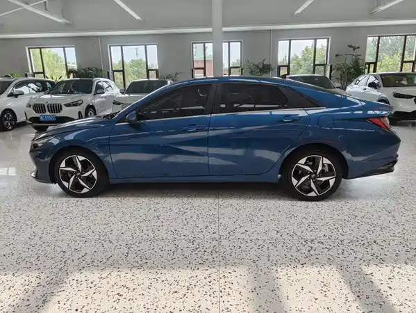 Hyundai Elantra 2023