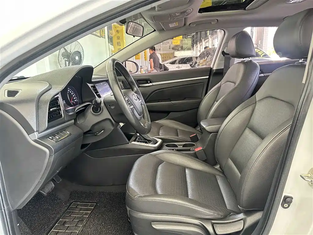 Hyundai Elantra 2020 — фото 4