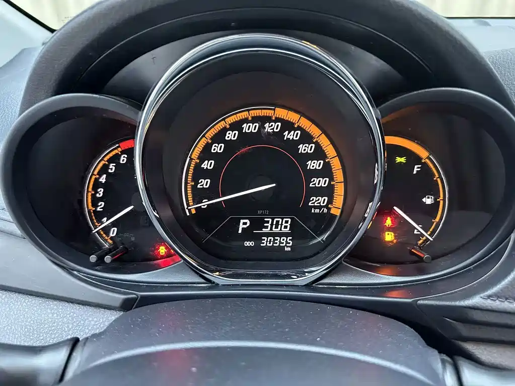 Toyota Yaris L 2022 — фото 16