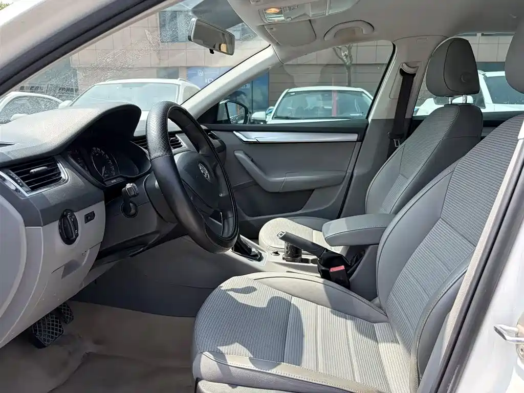 Skoda Octavia 2014 — фото 12