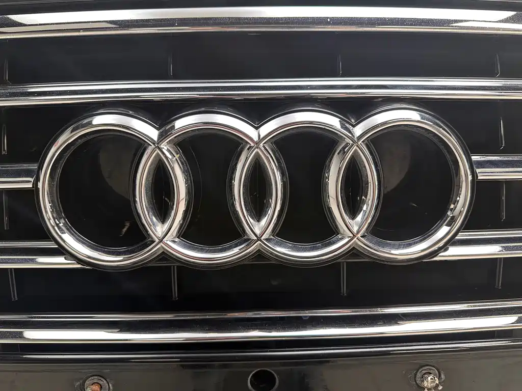 Audi A8 2012 — фото 22