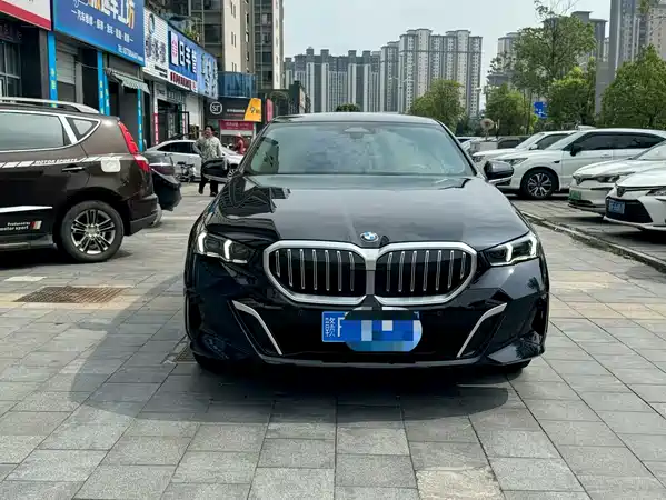 BMW 5 Series 2025
