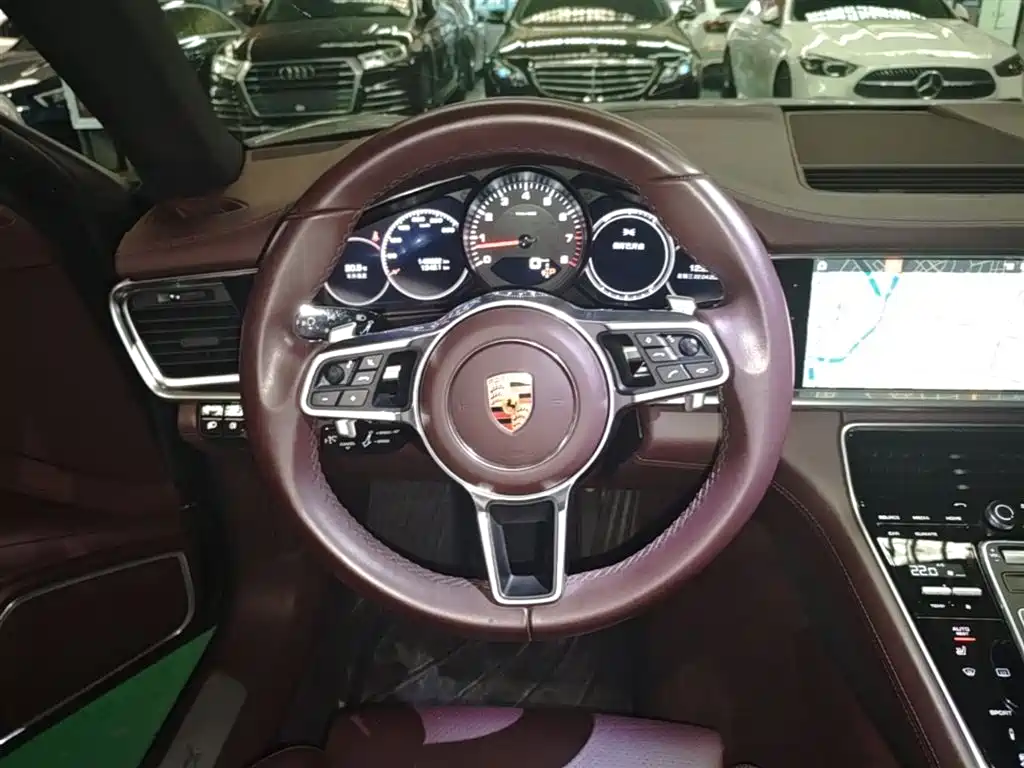 Porsche Panamera 2018 — фото 11