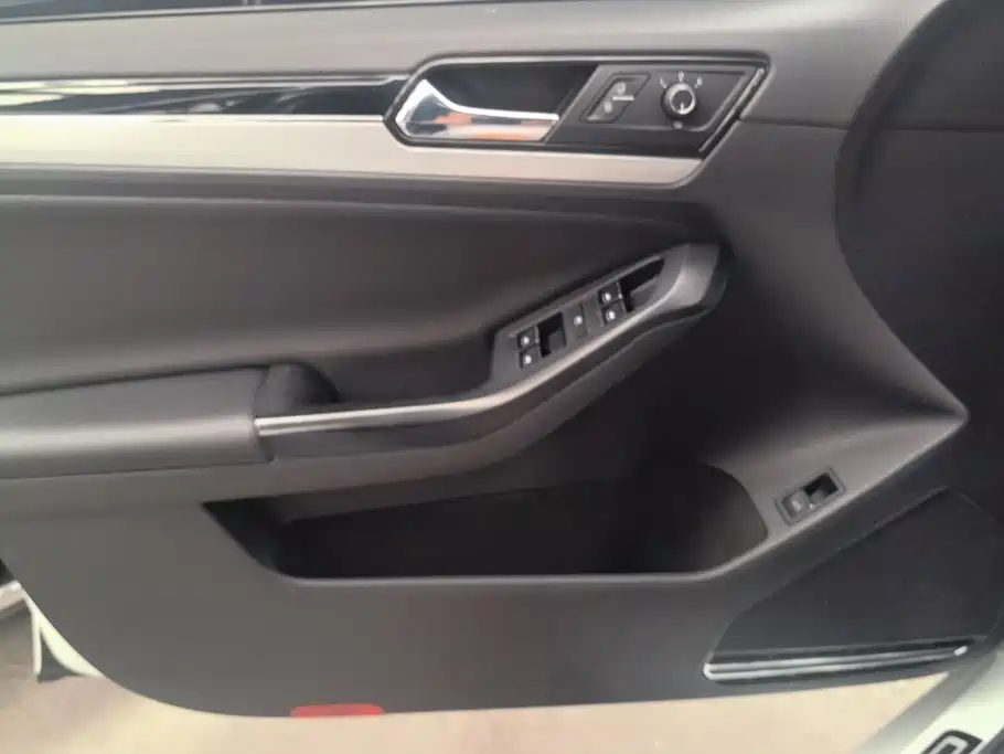 Volkswagen Sagitar 2019