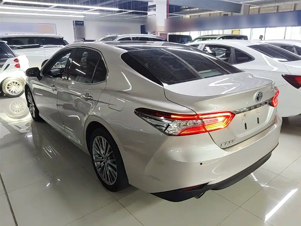 Toyota Camry 2019 — фото 5