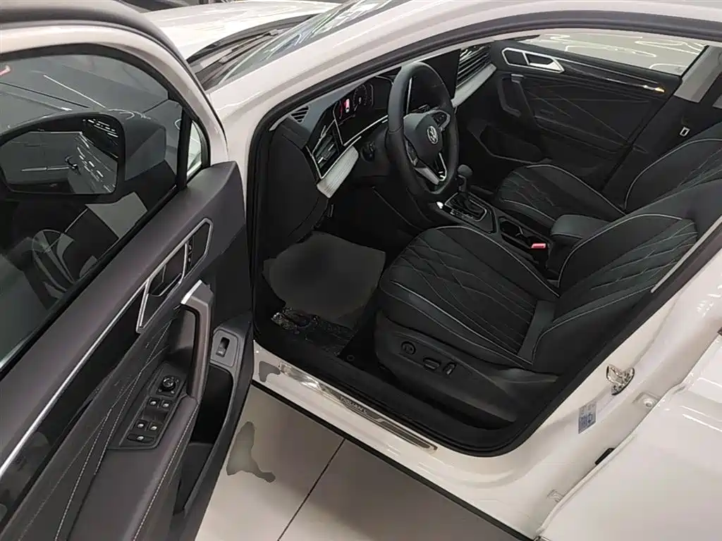 Volkswagen Tiguan L 2024 — фото 16