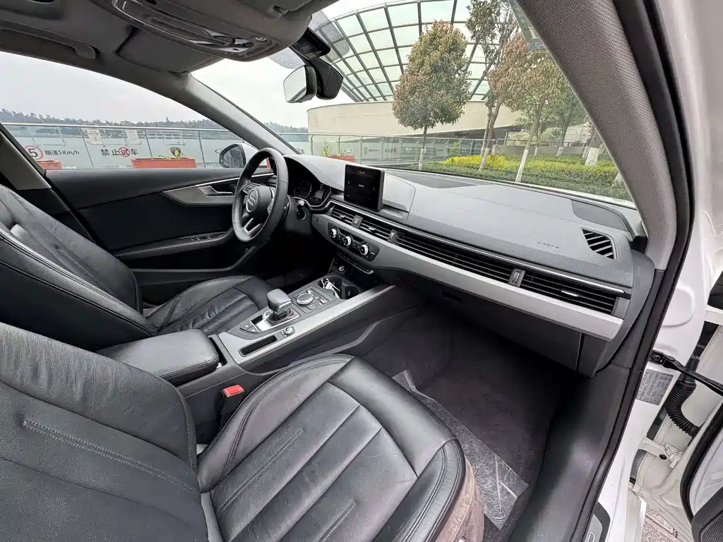 Audi A4L 2019 — фото 19