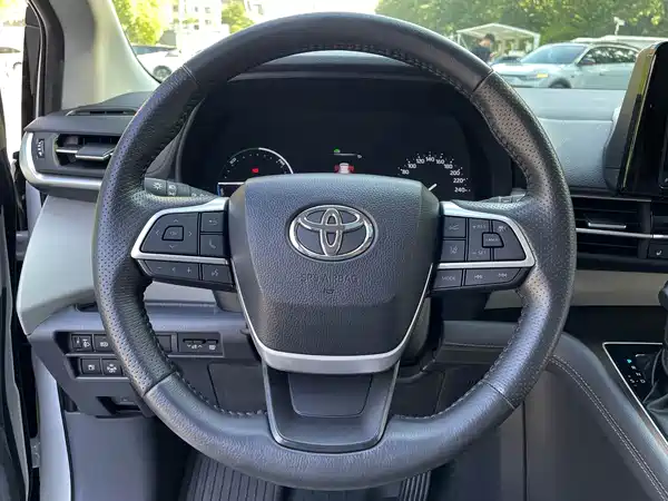Toyota Sienna 2024