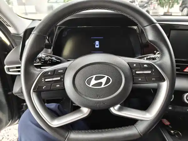 Hyundai Elantra 2023