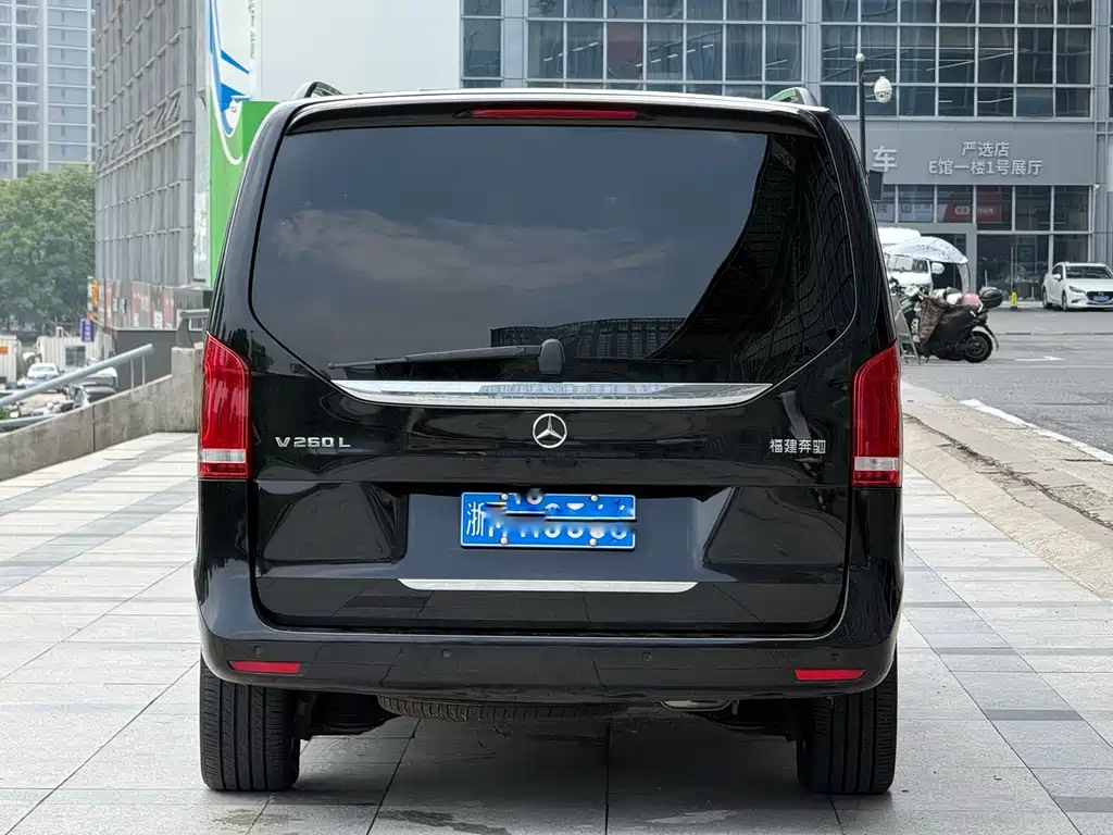 Mercedes-Benz V-Class 2022 — фото 14